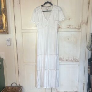 Elegant White Maxi Dress